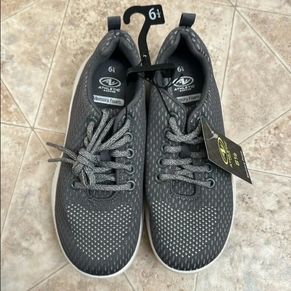 Athletic Works Women's Lifestyle Jogger Sneakers size 6 1/2